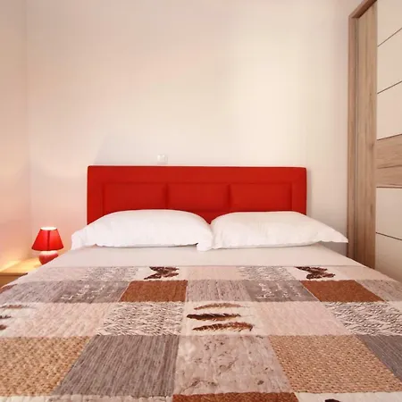 Sara With Seaview Petrcane