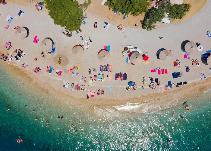 Sara With Seaview פטרצ'אנה
