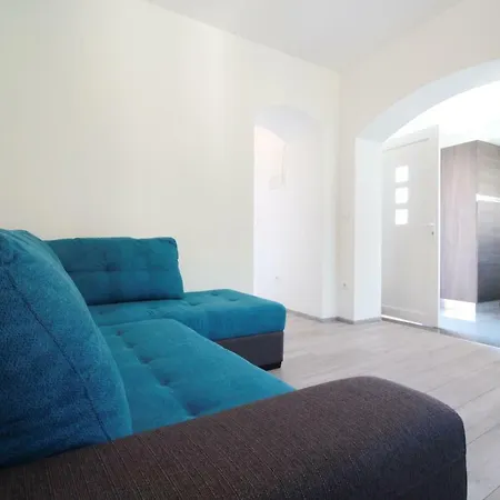 Sara With Seaview 돈제페트레케인